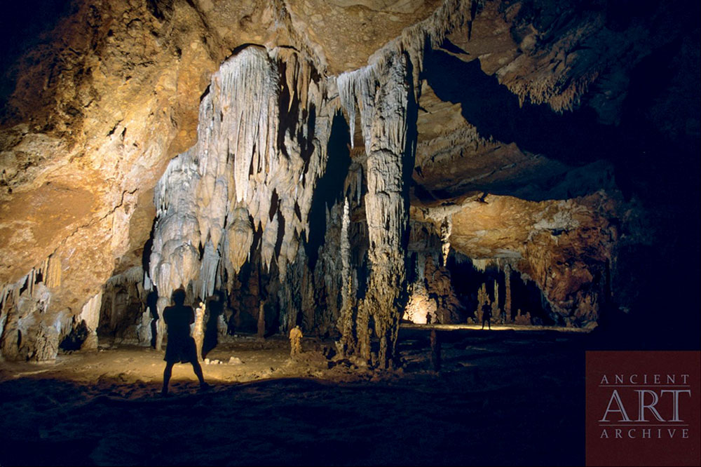 Actun Uayazba Kab (Handprint Cave), Belize