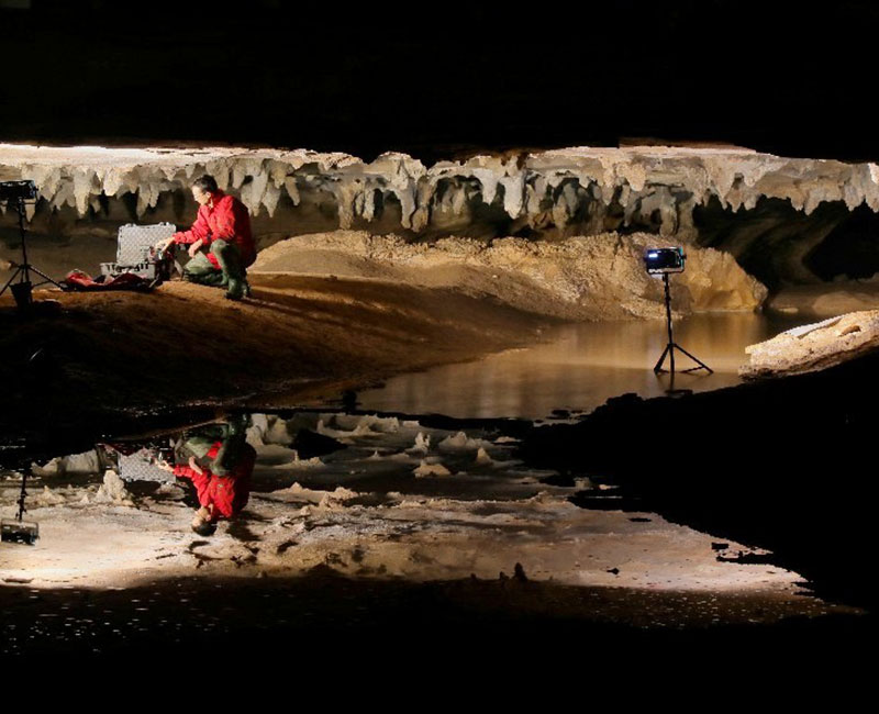 Stephen Alvarez capturing 3D Modeling in a cave